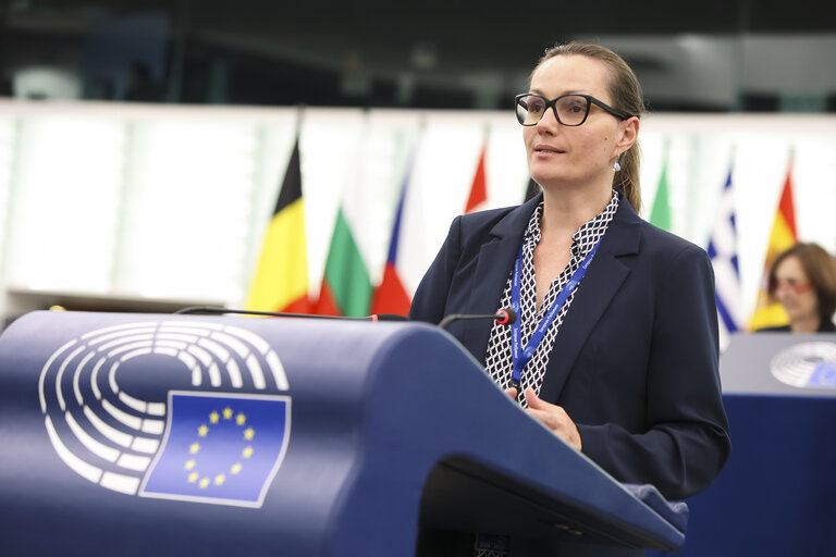 Photo 19: EP Plenary session.- EU action plan for deinstitutionalisation, family- and community-based care