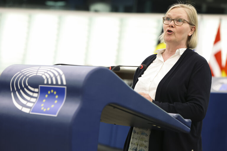 Photo 20: EP Plenary session.- EU action plan for deinstitutionalisation, family- and community-based care