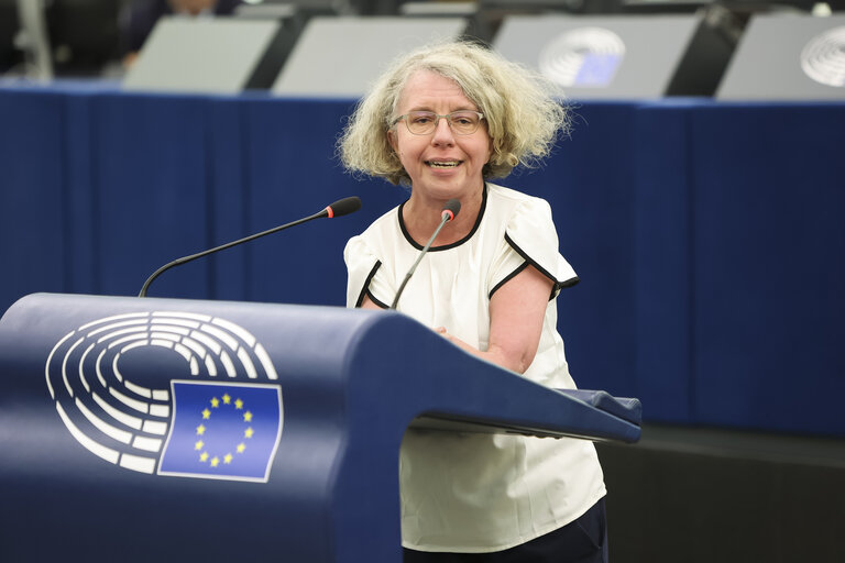 Photo 22: EP Plenary session.- EU action plan for deinstitutionalisation, family- and community-based care