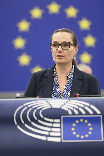 Photo 18: EP Plenary session.- EU action plan for deinstitutionalisation, family- and community-based care