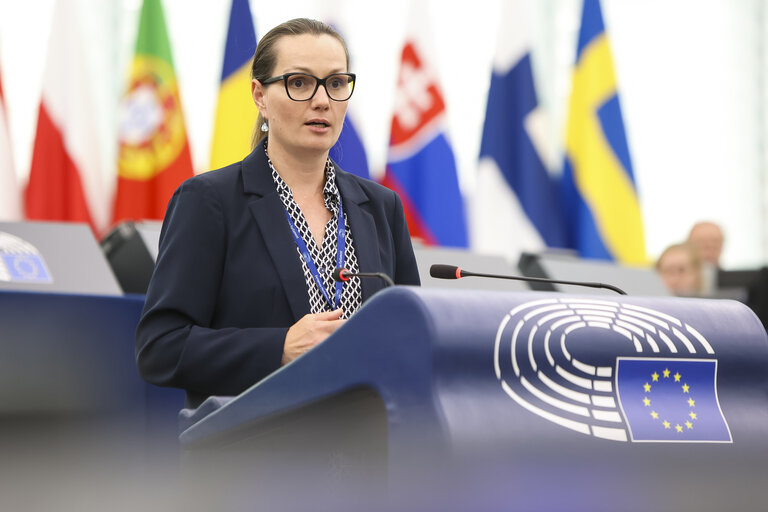 Photo 17: EP Plenary session.- EU action plan for deinstitutionalisation, family- and community-based care