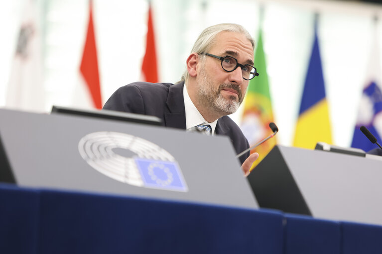 Photo 13: EP Plenary session.- EU action plan for deinstitutionalisation, family- and community-based care