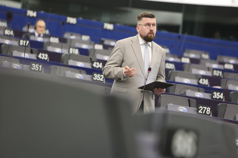 EP Plenary session.- EU action plan for deinstitutionalisation, family- and community-based care