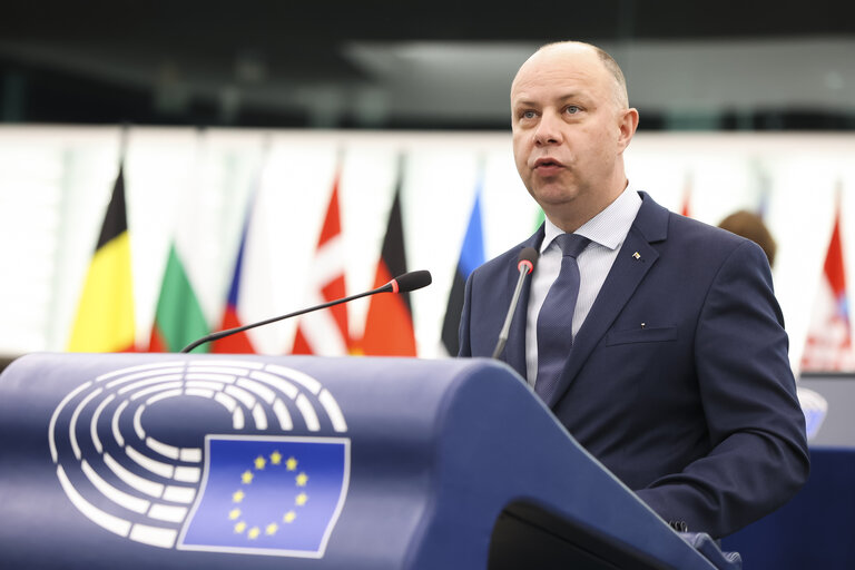 Photo 10: EP Plenary session.- EU action plan for deinstitutionalisation, family- and community-based care