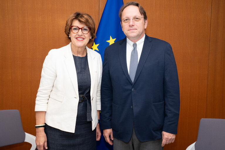 Commissioner Oliver Várhelyi meets with Annie Genevard, Minister of Agriculture and Food Sovereignty of France