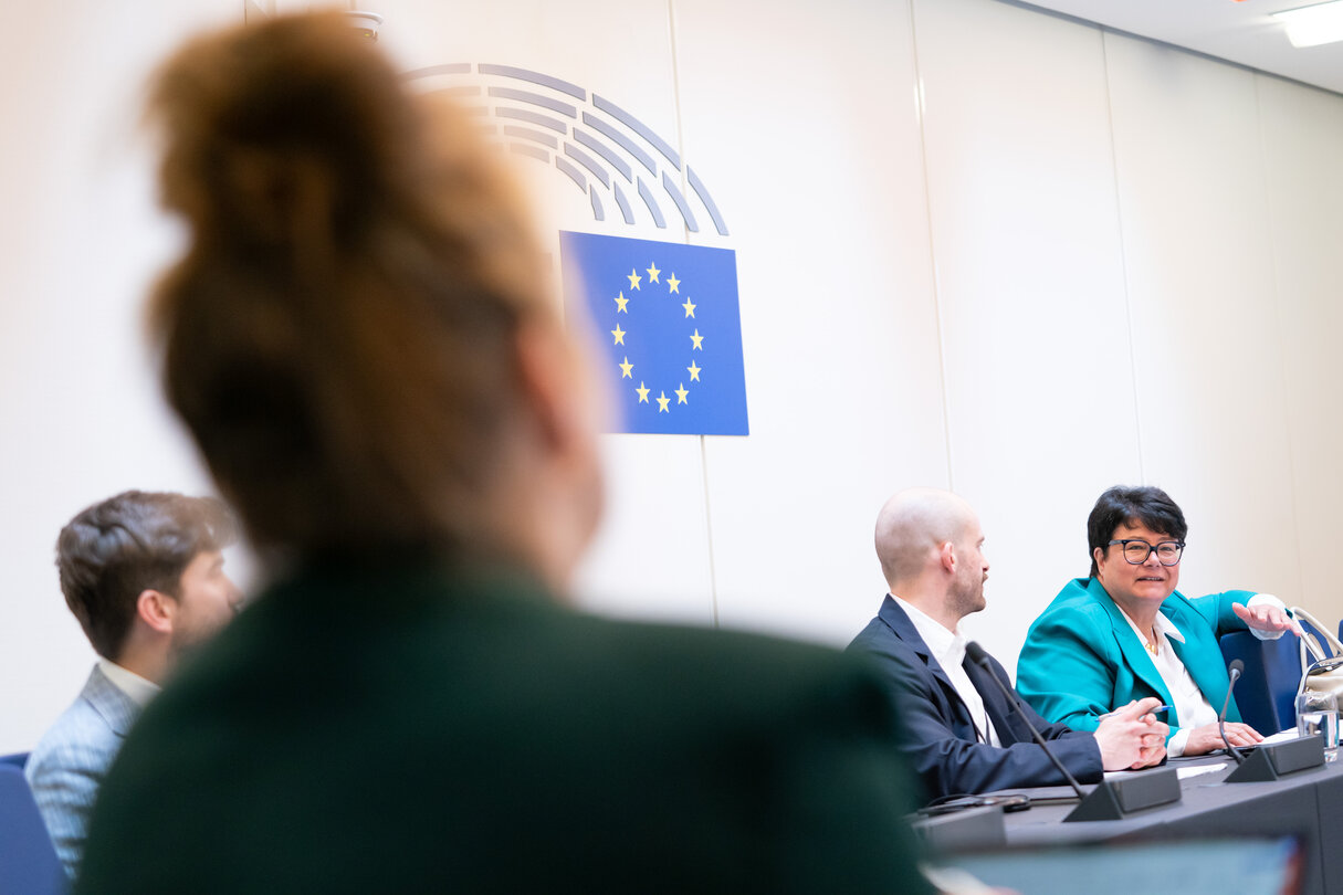 Sabine VERHEYEN meets with German journalists
