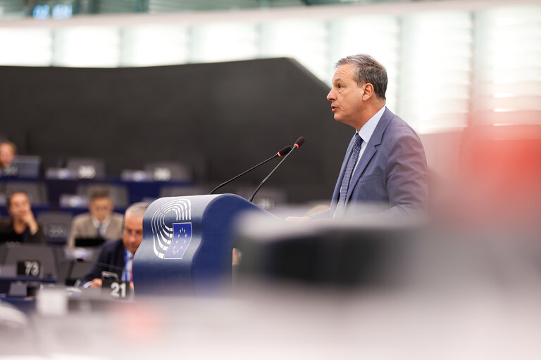 Photo 12 : EP Plenary session - Alleged misuse of EU funds by Members of the far-right and measures to ensure institutional integrity