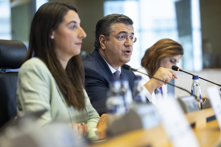 Fotografia 11: TRAN - Exchange of views with Commissioner Apostolas Tzitzikostas on the next MFF and its impact on transport and tourism