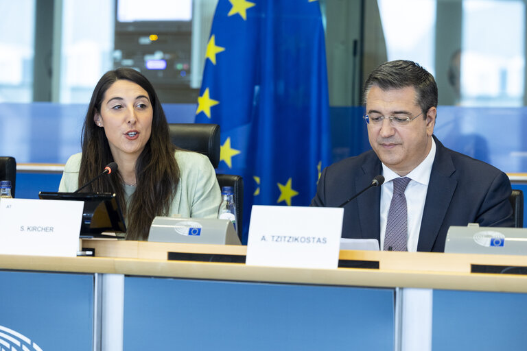 Fotografia 15: TRAN - Exchange of views with Commissioner Apostolas Tzitzikostas on the next MFF and its impact on transport and tourism