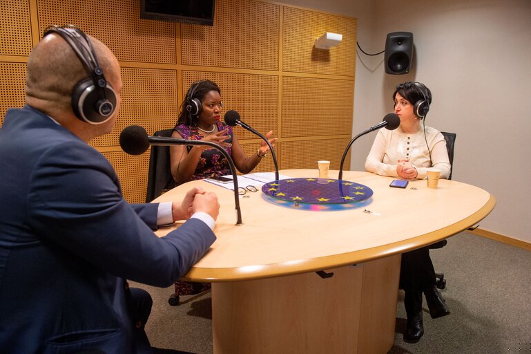 Foto 13: Podcast - Conversation with Assita KANKO