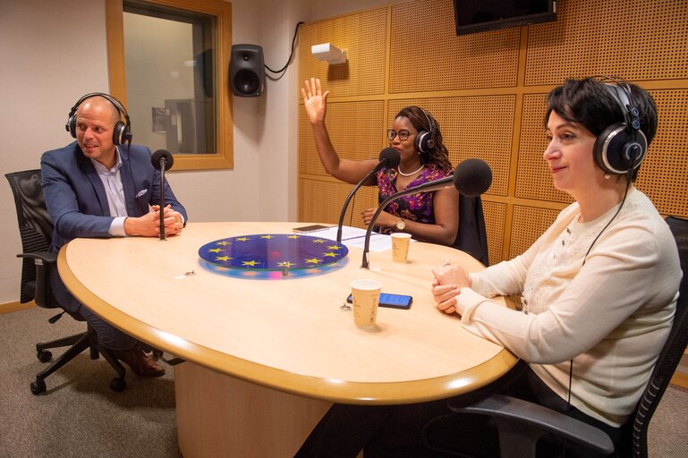 Foto 15: Podcast - Conversation with Assita KANKO