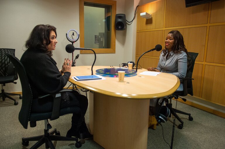 Fotografie 15: Podcast - Conversation with Assita KANKO