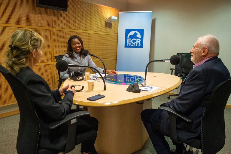 Fotografie 9: Podcast - Conversation with Assita KANKO