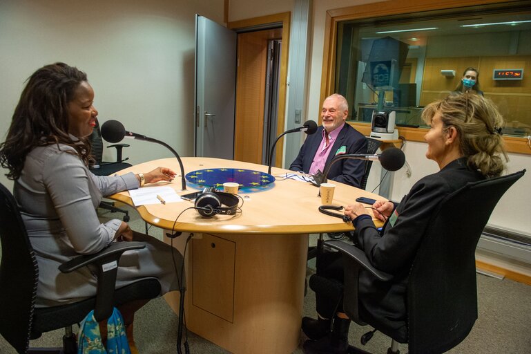 Fotografie 7: Podcast - Conversation with Assita KANKO