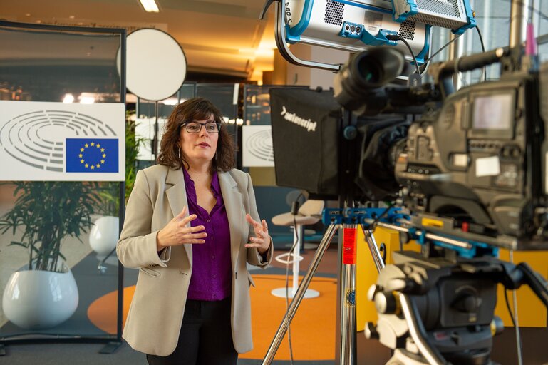 Photo 2: Isabel GARCIA in the EP in Brussels