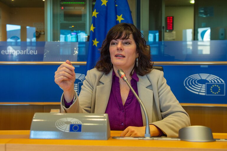 Photo 9: Isabel GARCIA in the EP in Brussels